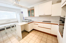 Charger l'image dans la galerie, ( déjà vendu )A vendre appartement deux chambres "Résidence Europe" 7500 Tournai, faire offre à partir de 119.000 €