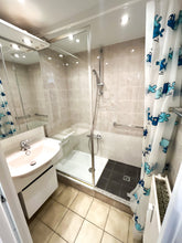 Charger l'image dans la galerie, ( déjà vendu )A vendre appartement deux chambres "Résidence Europe" 7500 Tournai, faire offre à partir de 119.000 €