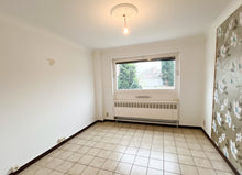 Charger l'image dans la galerie, ( déjà vendu )A vendre appartement deux chambres "Résidence Europe" 7500 Tournai, faire offre à partir de 119.000 €