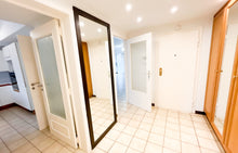 Charger l'image dans la galerie, ( déjà vendu )A vendre appartement deux chambres "Résidence Europe" 7500 Tournai, faire offre à partir de 119.000 €