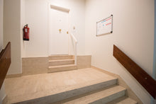 Charger l'image dans la galerie, ( déjà vendu )A vendre appartement deux chambres "Résidence Europe" 7500 Tournai, faire offre à partir de 119.000 €